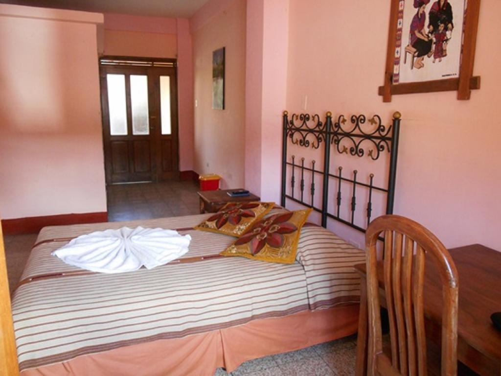 Hotel El Chaparral Panajachel Ruang foto
