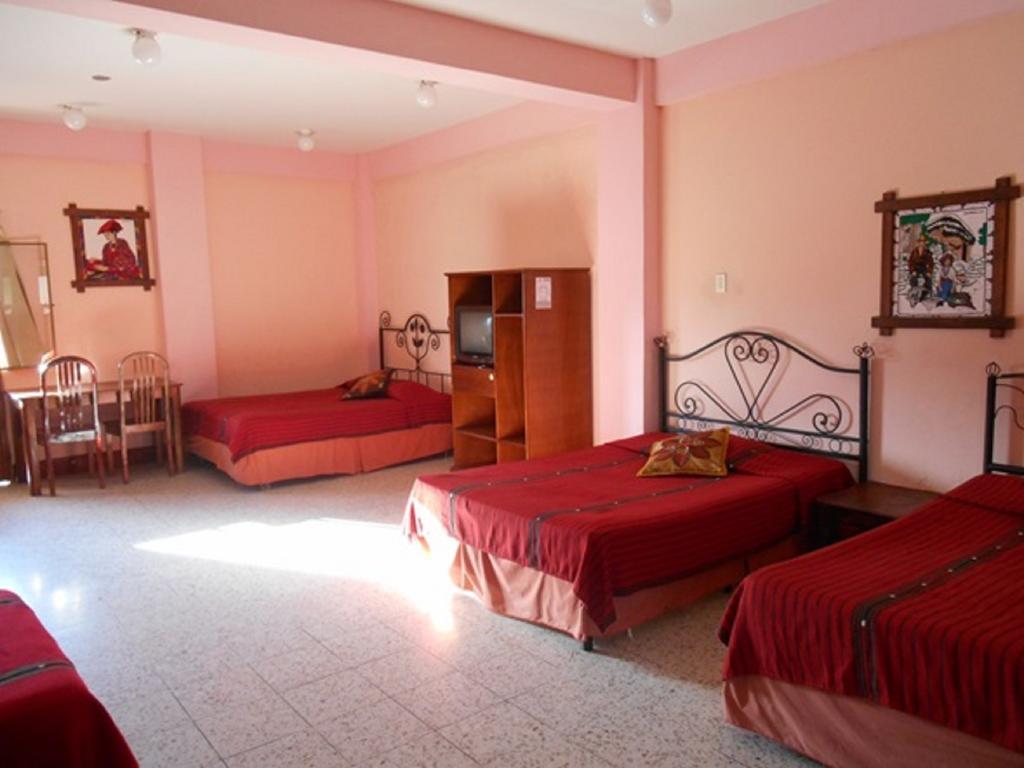 Hotel El Chaparral Panajachel Ruang foto