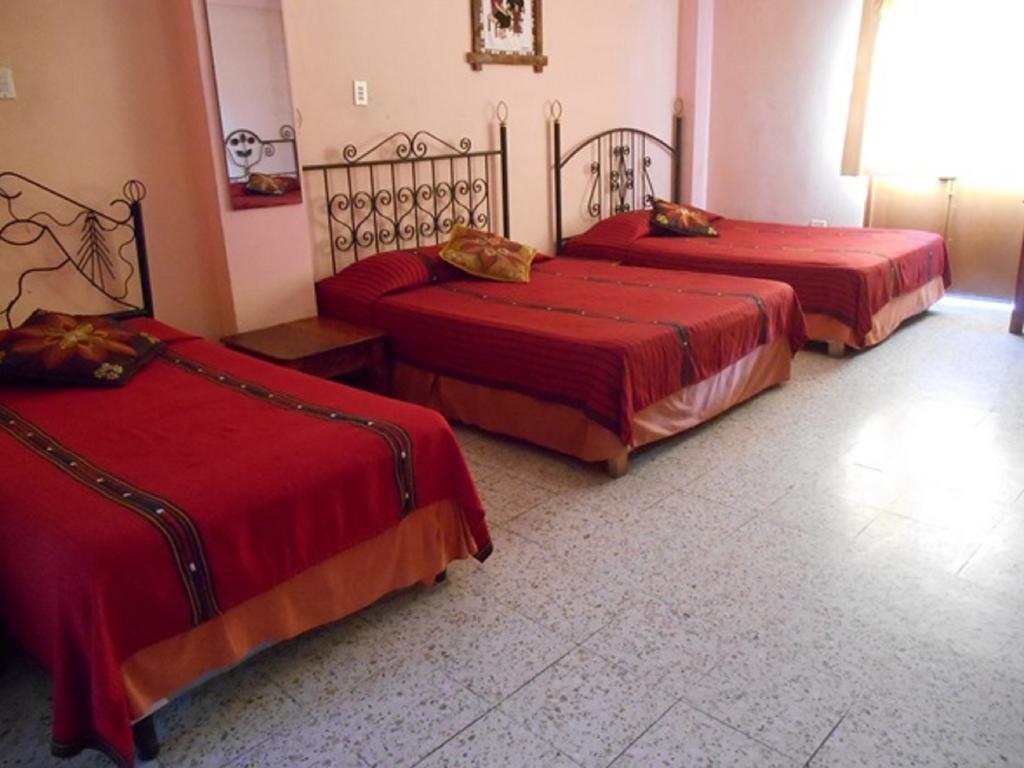 Hotel El Chaparral Panajachel Ruang foto
