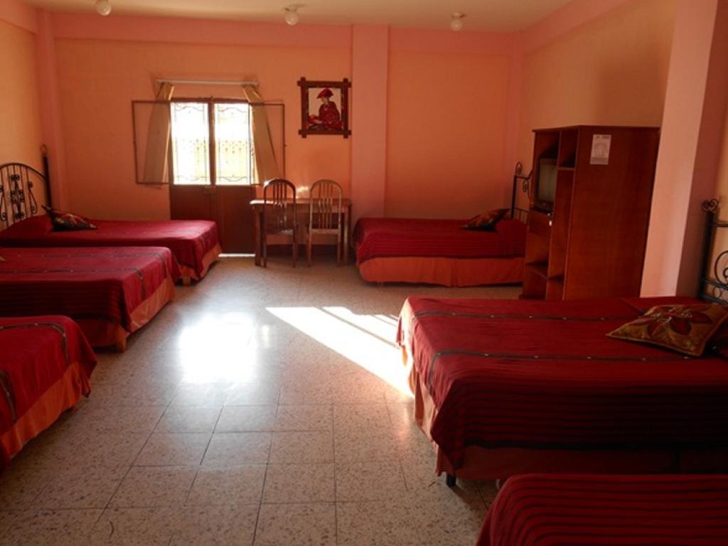 Hotel El Chaparral Panajachel Ruang foto